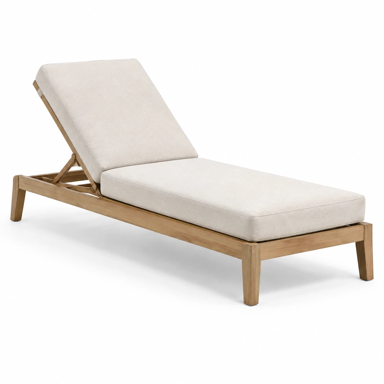 Tumbona de madera con cojines beige